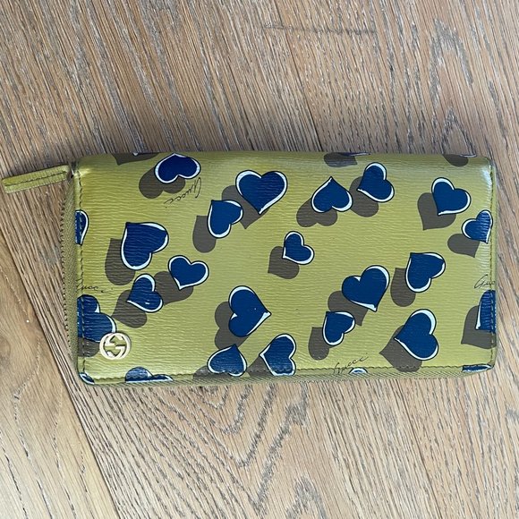 Gucci Heartbeat Green Wallet - Picture 1 of 4